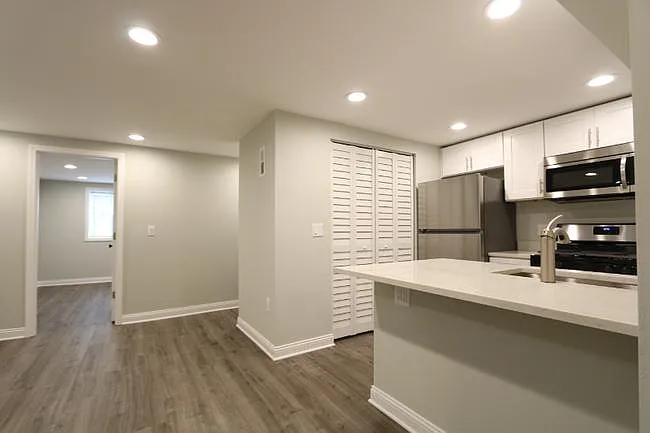 2646 W Cermak Rd #1R — Photo 2