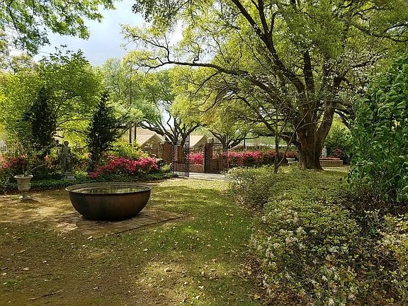 3rd image of 3401 Forsythe Ave
