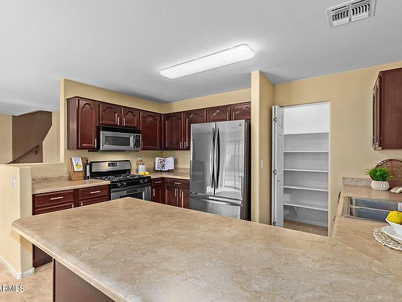 4th image of 283 W HEREFORD Drive
