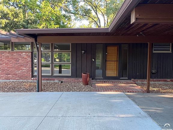 3rd image of 2404 Orchard Ln