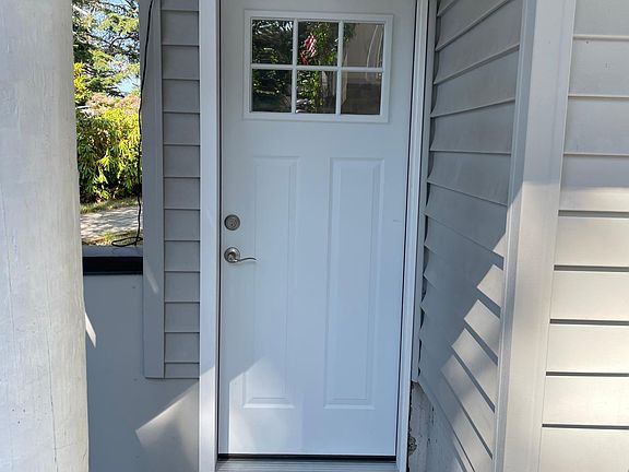 Separate walk in Entrance