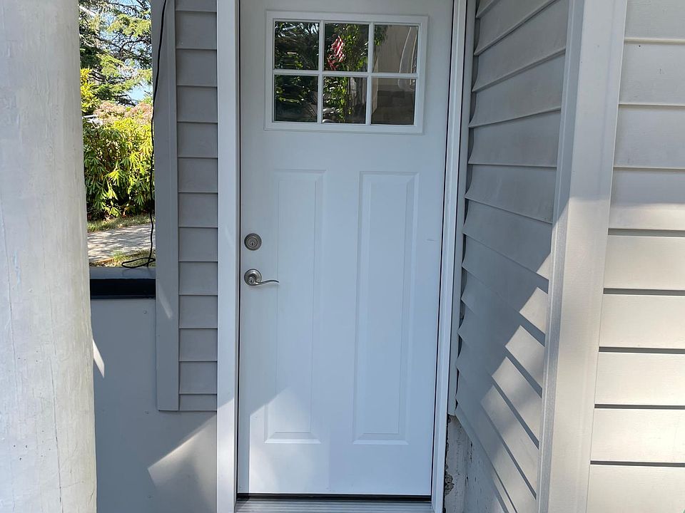 Separate walk in Entrance