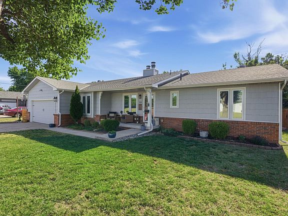 2nd image of 1414 Tanglewood Ct