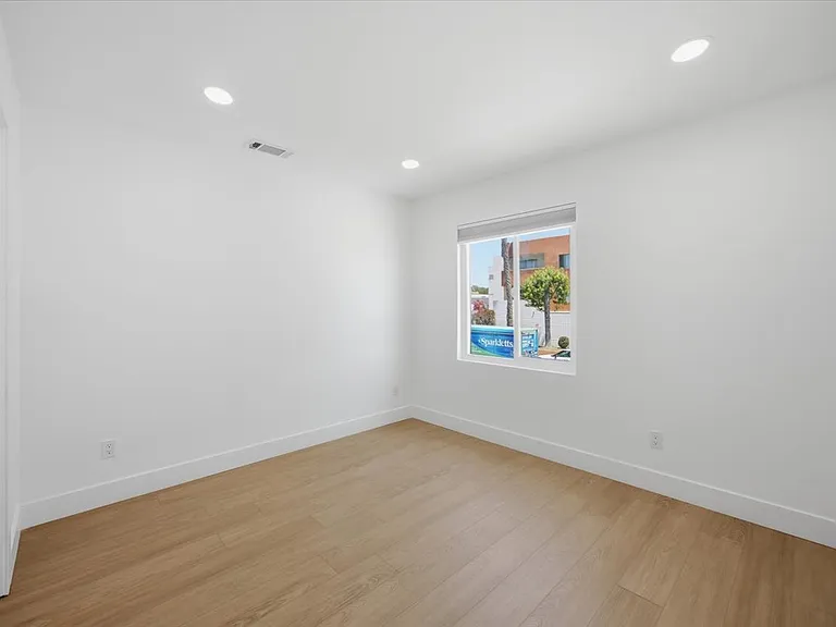 1040 W 165th Pl #1 — Photo 16
