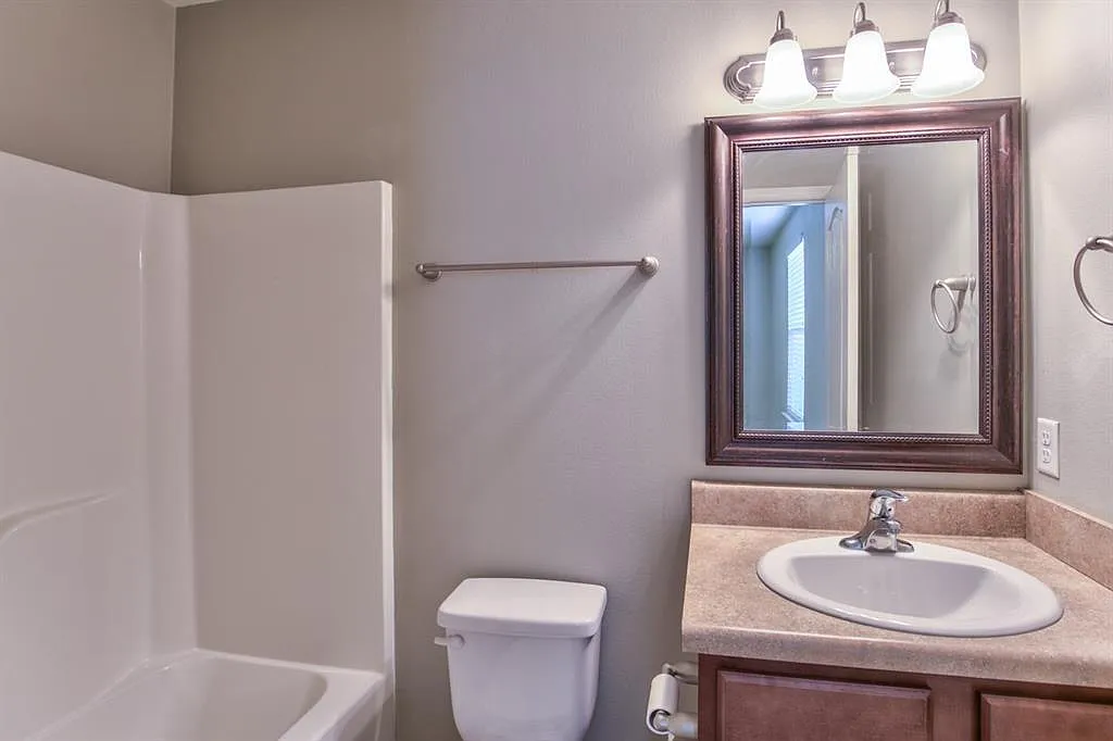 3 bed, 1240 sqft, $650 — Photo 1