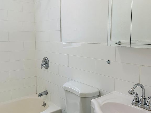 3rd image of 2516 Bedford Ave APT 2