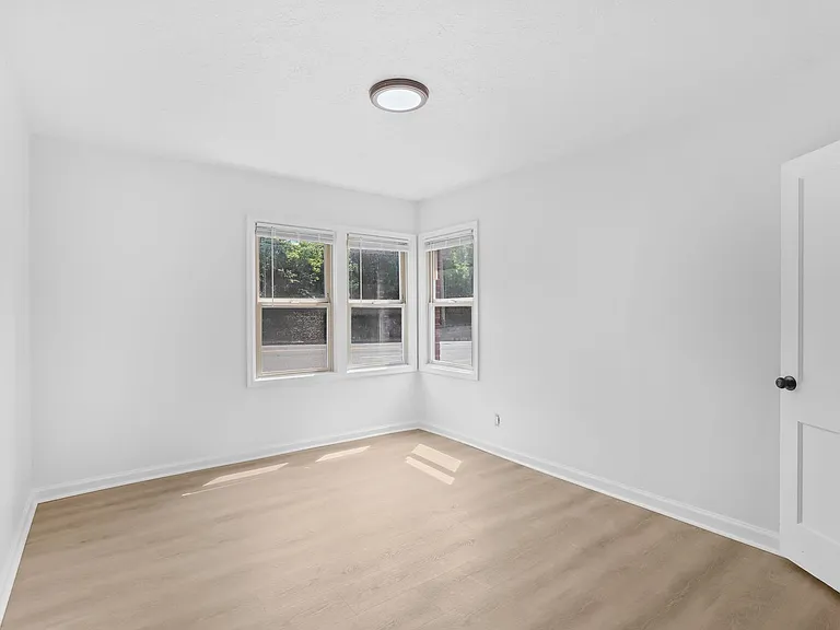 4831-4841 E Burnside St — Photo 12