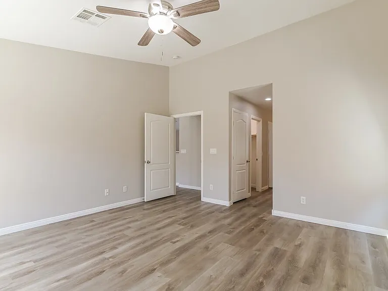1075 Silver Star St — Photo 10