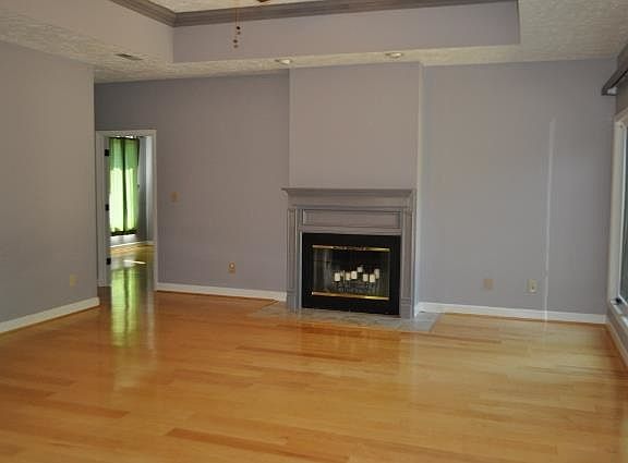 3rd image of 114 Montrose Dr