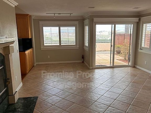 5th image of 3176 San Helena Dr