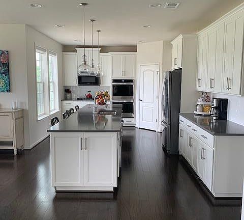 4th image of 115 Bradley Ct
