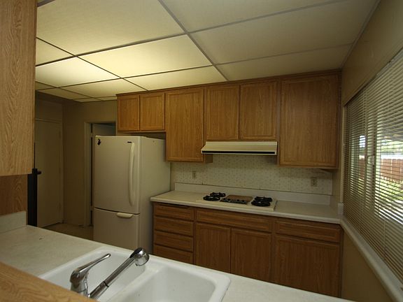 4th image of 2260 Adrian St