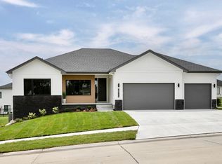 20711 Hartman Ave, Elkhorn, NE 68022