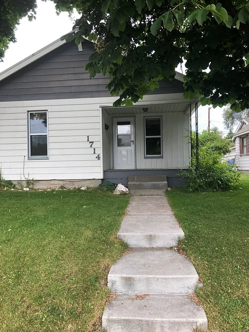 Great Place To Call Home With A 2 Car Garage — Photo 1