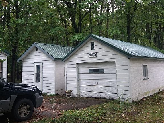 3rd image of 3301 Wolf Lake Dr