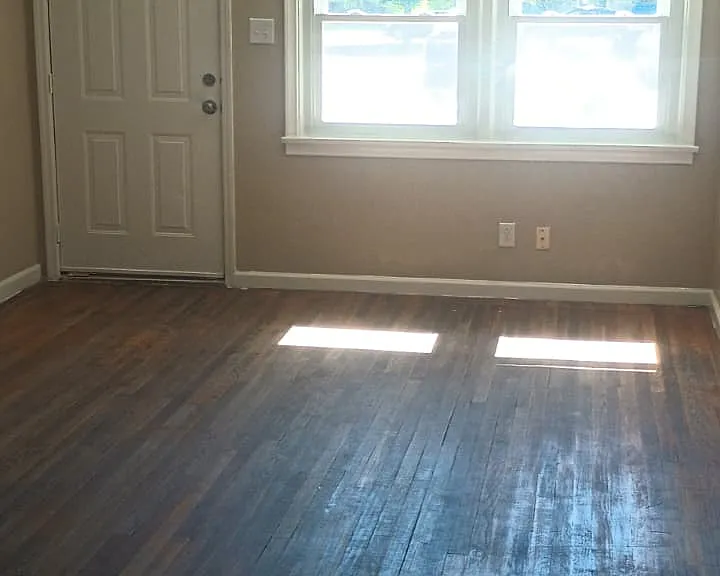 122 E Grand Ave #2 — Photo 1