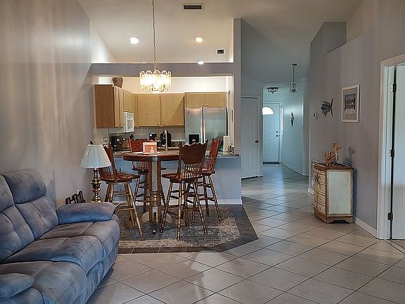 4th image of 216 Country Club Dr