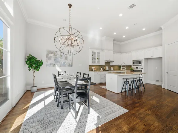 1360 W 25th St, Houston, TX 77008