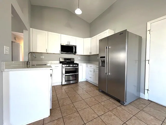 3 bed, 1088 sqft, $3,000 — Photo 4