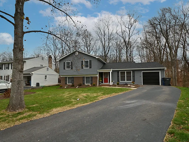 7775 Newington Woods Dr — Photo 2