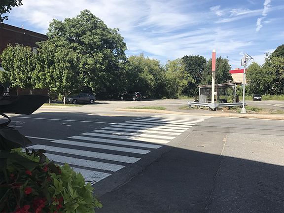 4th image of 8 Lafayette Sq