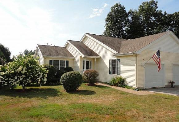 1st image of 14 Lincoln Dr #14