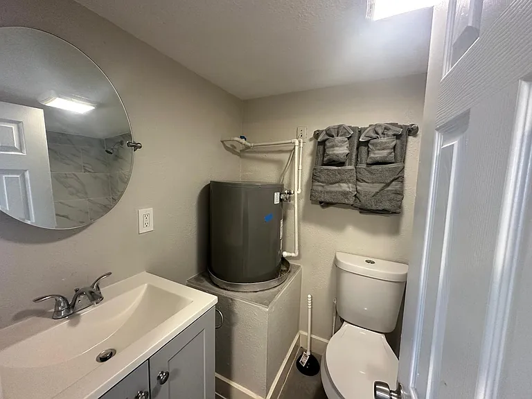 727 W 5th Alley St #2 — Photo 15