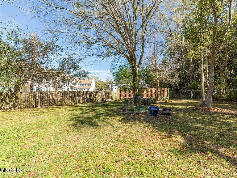 114 Menge Ave — Photo 49