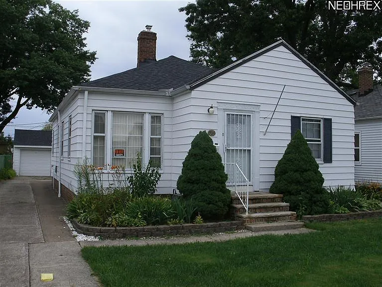 916 Hillsdale Ave photo 1