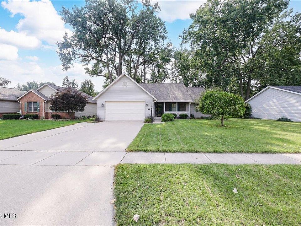 1st image of 26 Hawthorne Dr