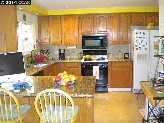 3rd image of 7670 Jasmine Ct