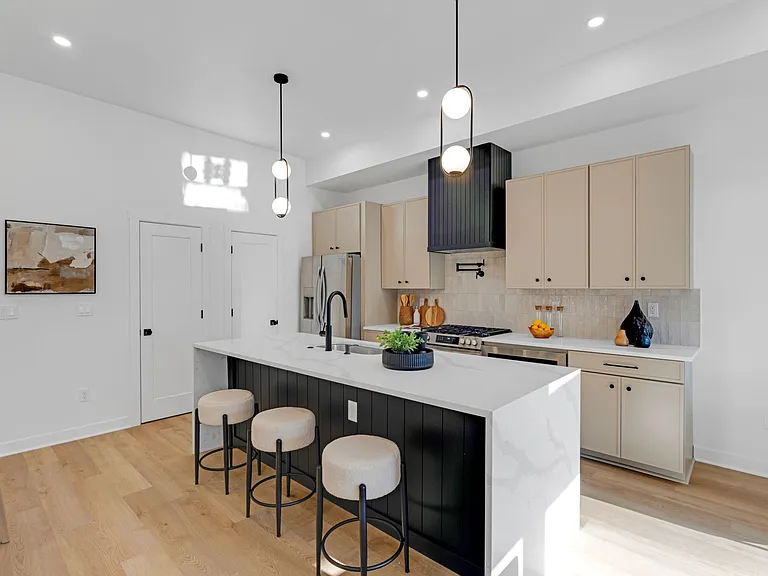 1025 Churchman Ave — Photo 15