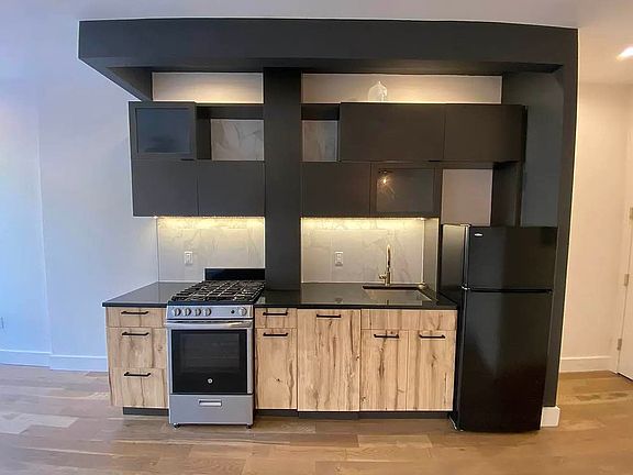 2nd image of 1052 Dean St #3H