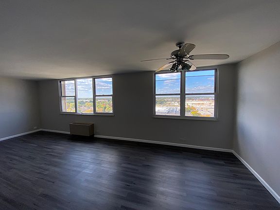 2nd image of 4300 W Ford City Dr APT 1206