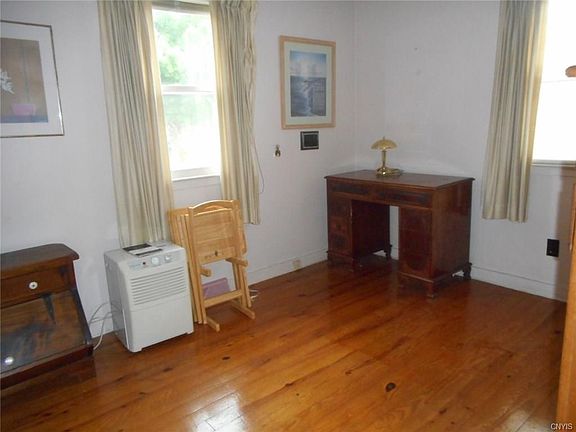 3rd image of 12 Redwood Ave