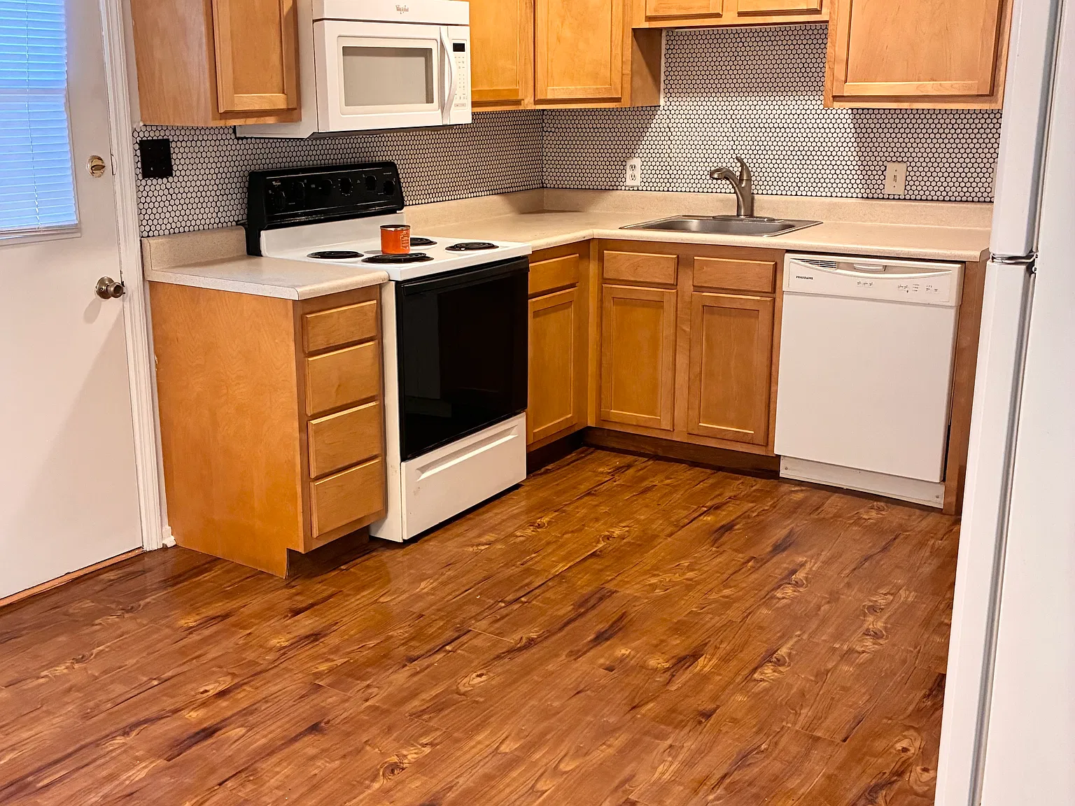 2 bed, 900 sqft, $1,100 — Photo 4