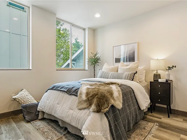 5618 California Ave SW #B — Photo 3