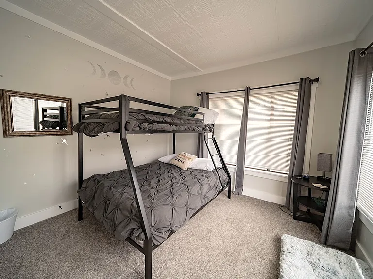 119 N 200 E — Photo 16