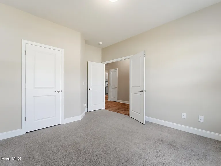 755 Greenwich Pl — Photo 33