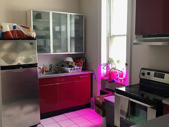 4th image of 1938 W Girard Ave #2