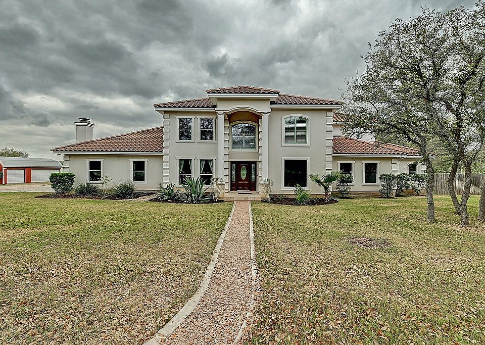 1st image of 900 Rivercliff Dr