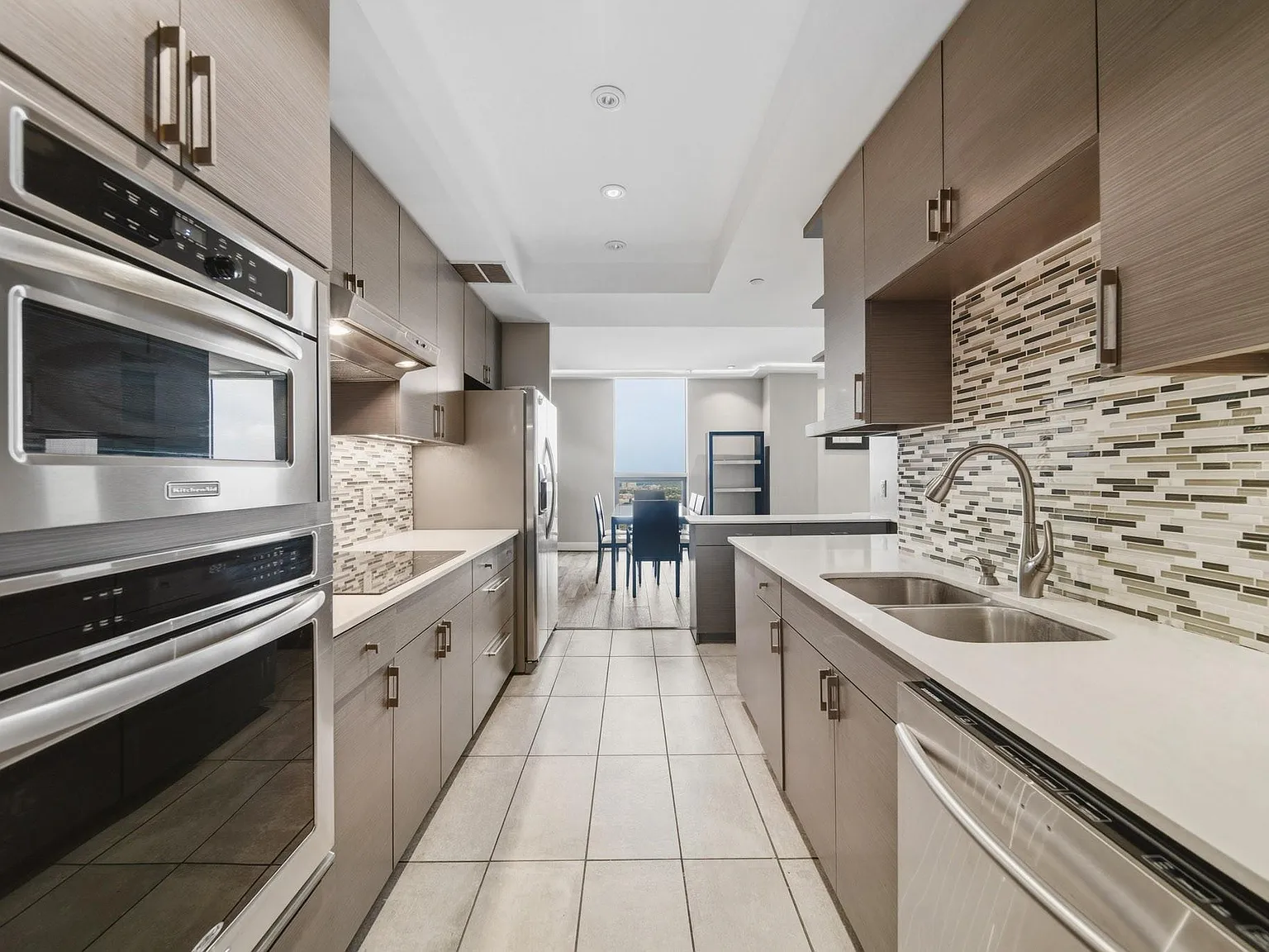 3 bed, 2.5 bath, 1729 sqft, $4,990 — Photo 4