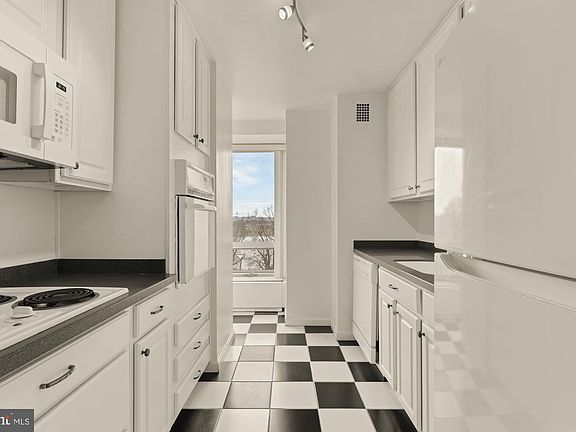 5th image of 1435 4th St SW APT B505