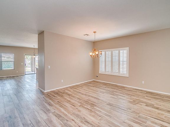 4th image of 2412 E Winged Foot Dr