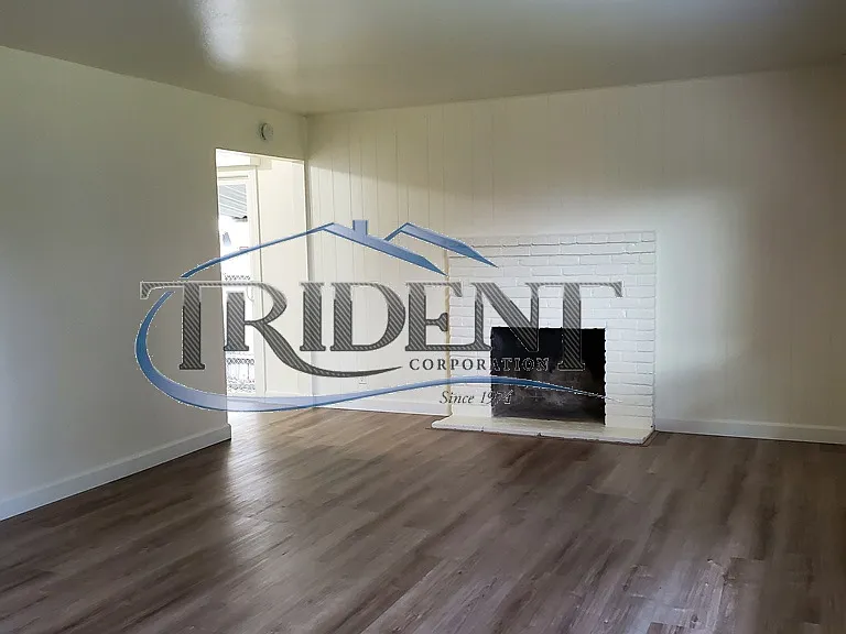 745 Queens Ave — Photo 5