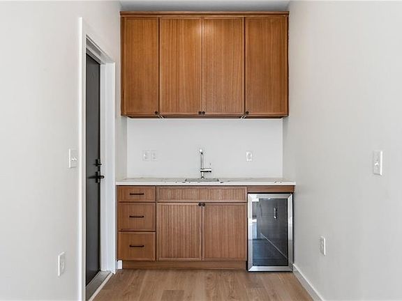 4th image of 3329 Liberty Ave #O