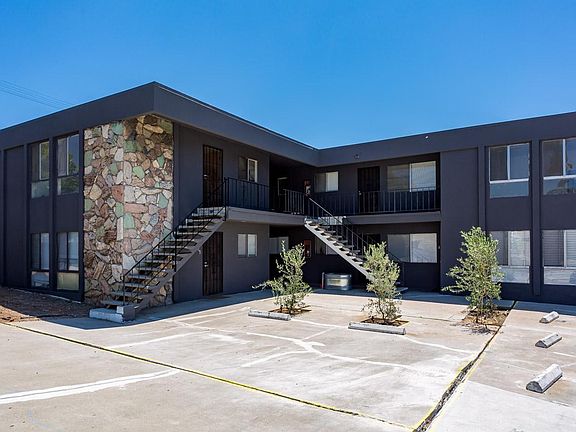 2nd image of 318 E Division St #Qxg5bmzj1