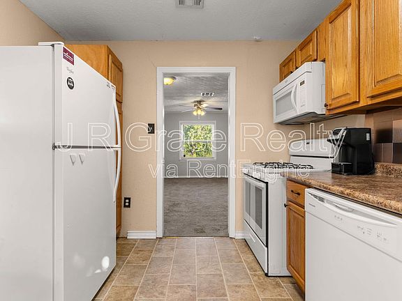 4th image of 105 David Davis Dr