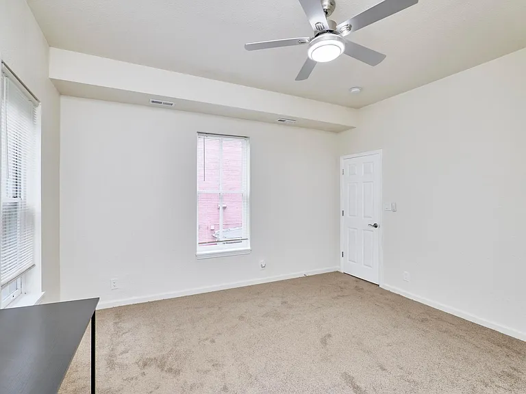 1421 N Park Pl — Photo 40