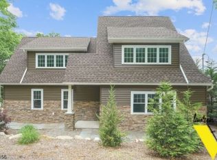 89 Wildwood Rd, Oak Ridge, NJ 07438